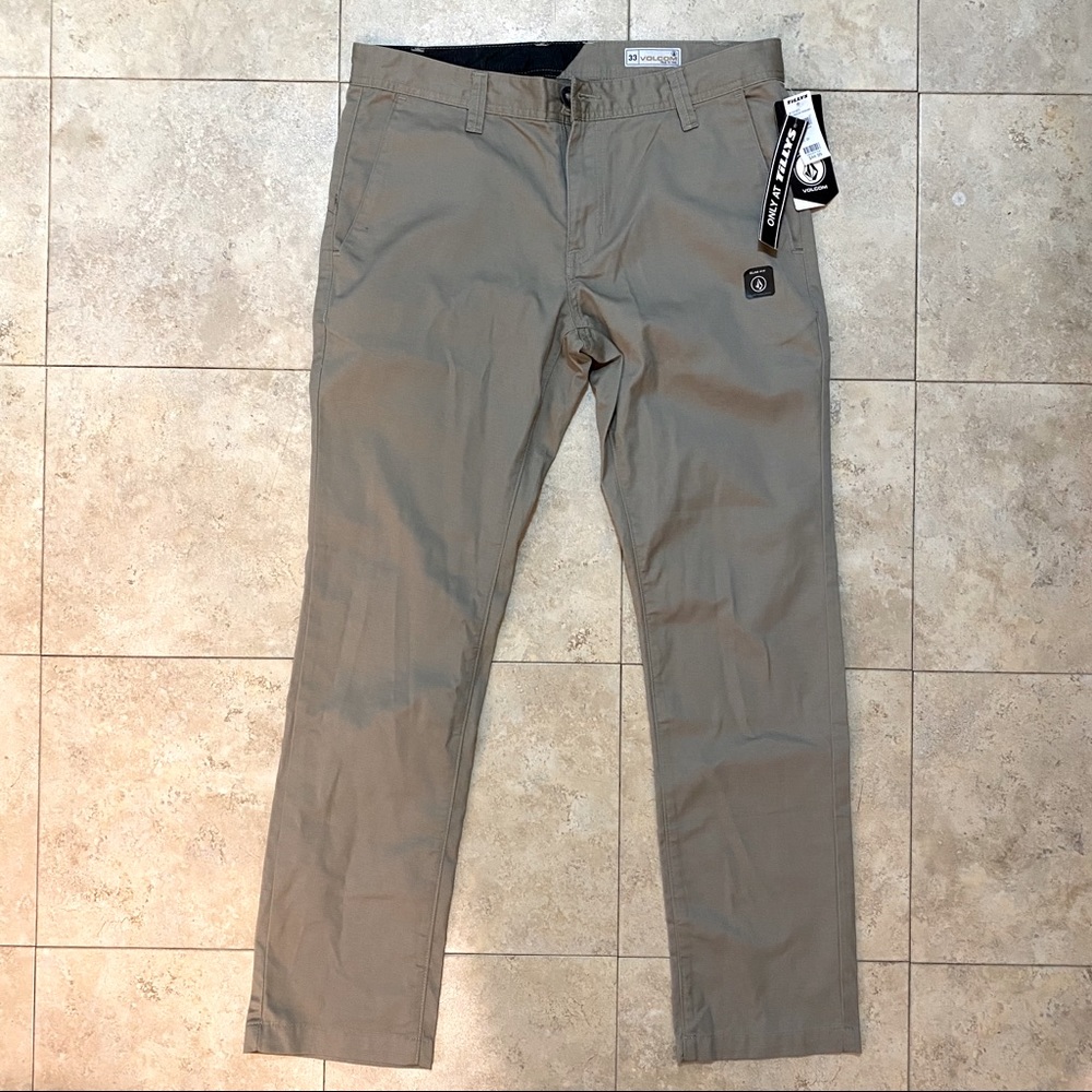 New men’s Volcom Khaki pants